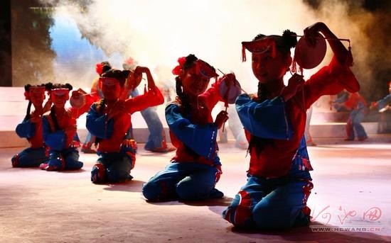 宜州春节传统文化唱大戏