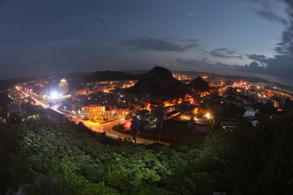 砚山黑巴草场