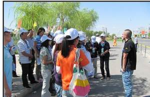 “焦点”组织参加2010嘉峪关铁三赛中的志愿者照片