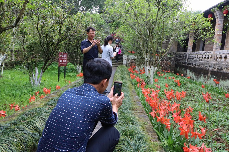 图四：踩线的旅行社人员_副本.jpg